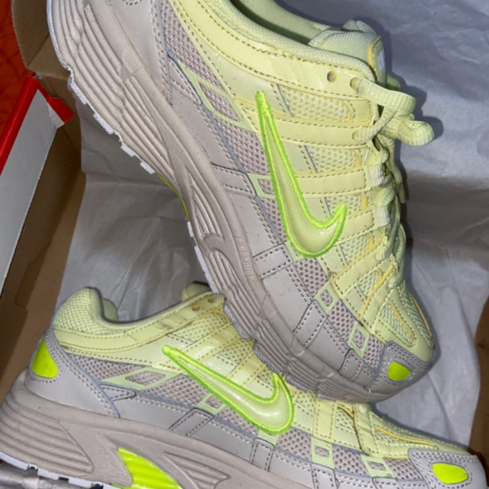 Nike W p600